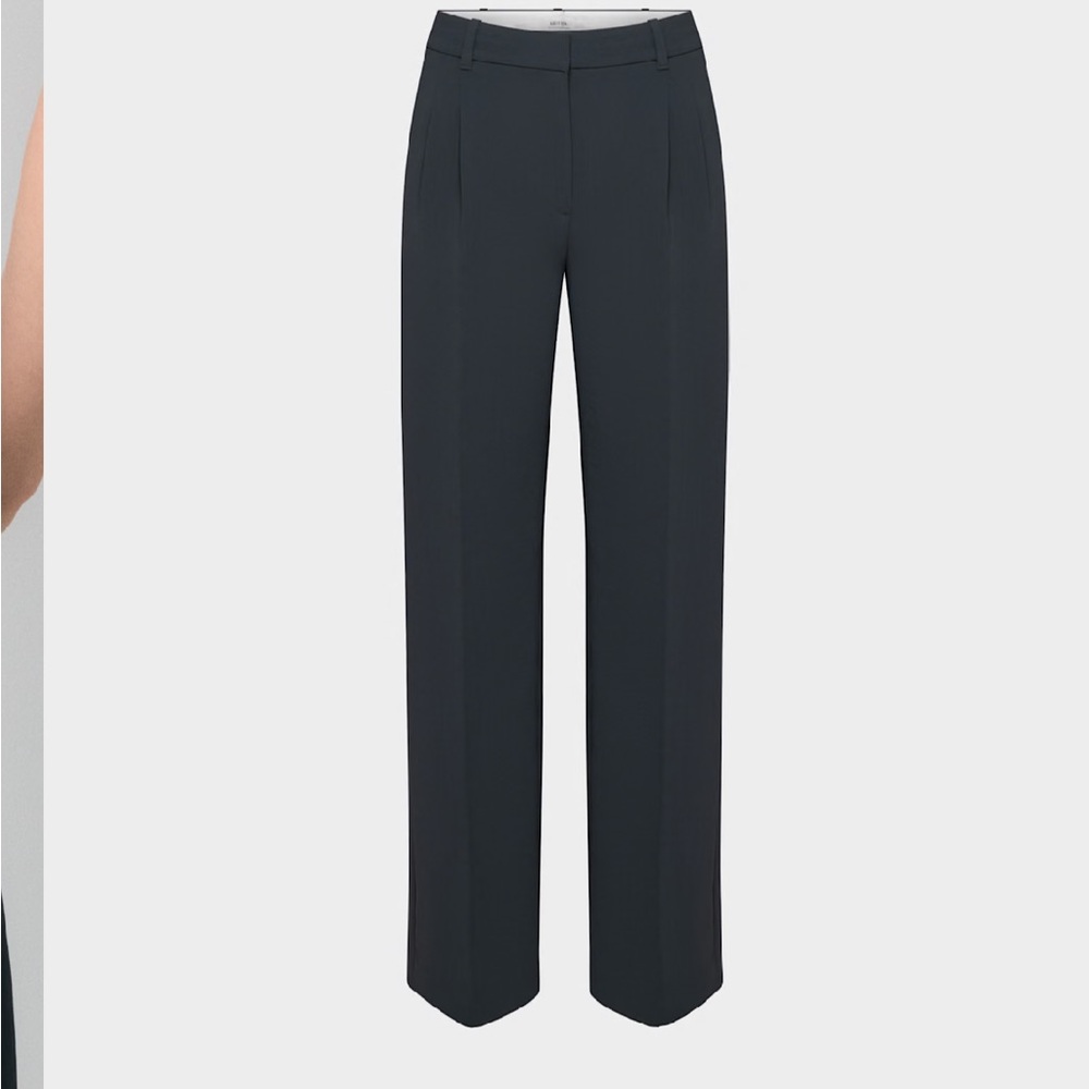 Aritzia Effortless Pant. Size 4. Navy Blue Crepette. BRAND NEW.
